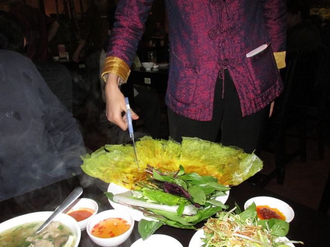 おねえさんが切ってくれます。