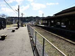 11:40 特急はやとの風1号は大隅横川駅に到着
短い時間ではありますが、この駅では停車時間があります
手早く見所ポイントをまわっていきましょう〜