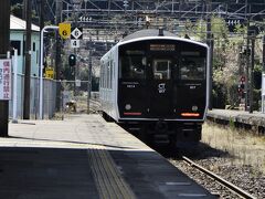 そんな素敵なお姿の数々に魅せられて、隼人駅からJR日豊本線のローカル列車に乗って、重富駅にやって来ました