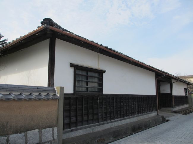 このお店の近くから今度は古江小路に向かいました。<br /><br />門がありました。