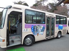 成相寺までいくバス。お寺のすぐ下までいく。