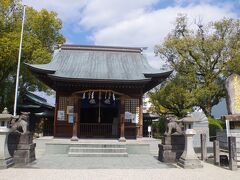 佐賀八幡宮と隣接する、楠神社。