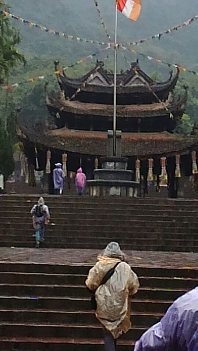 正面に見えるのが本堂。如何にも古めかしい。