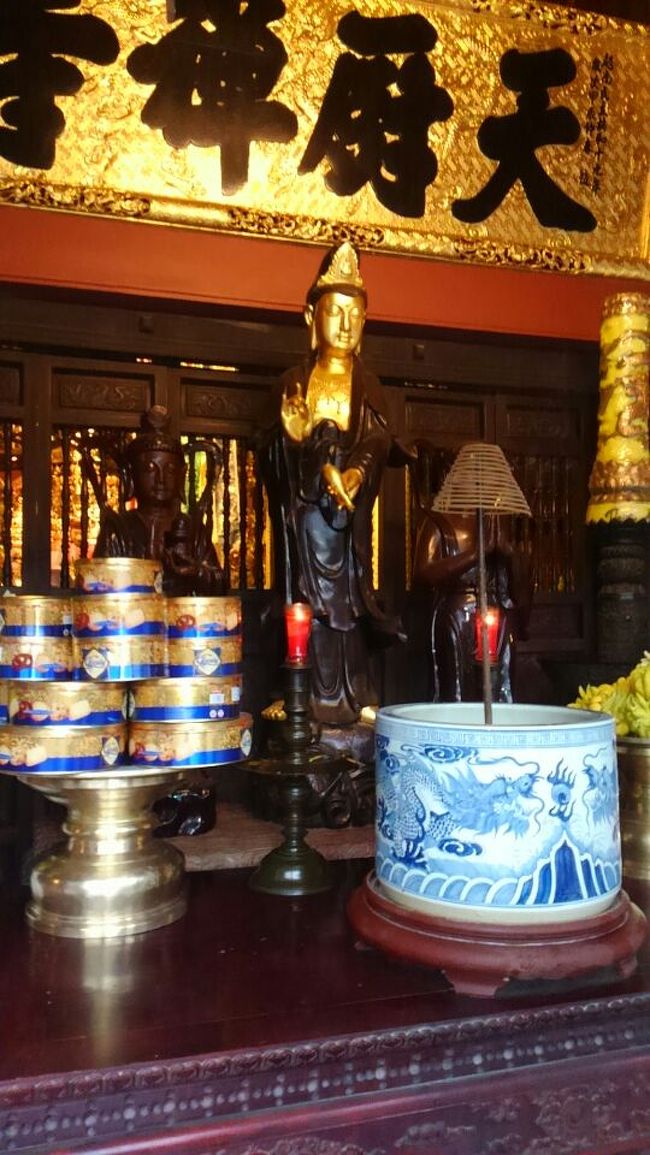 ああ、この本堂は「天厨禅寺」と言うのか。正面は如何にも観音像だが・・