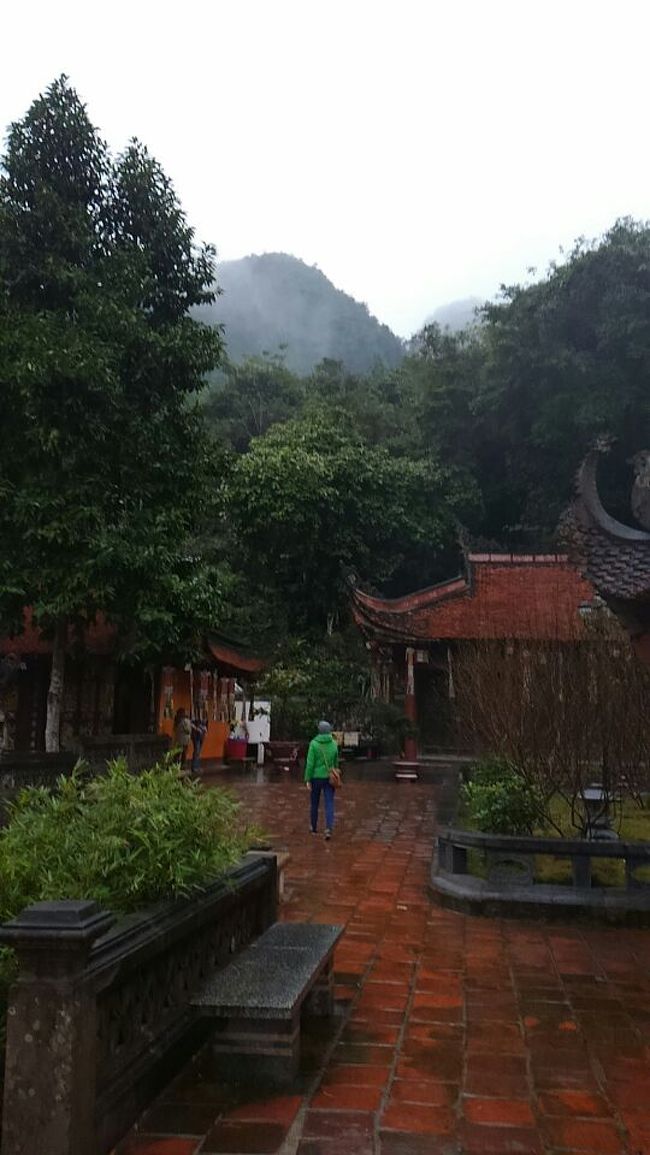 深い山に囲まれ、永平寺別院、修行道場を思わせる。