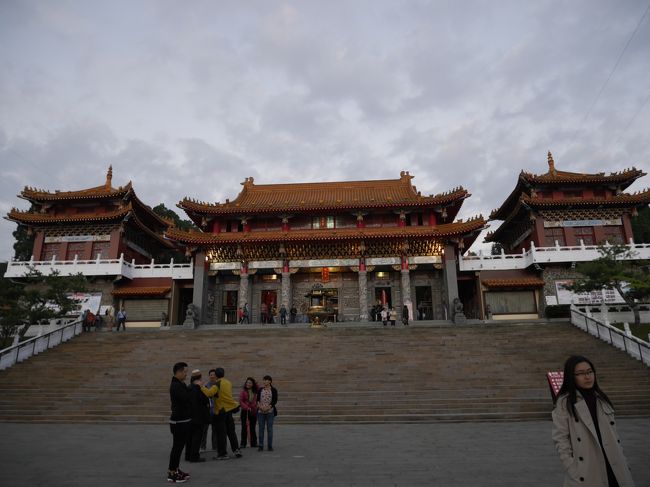 ここから、日月潭のそばのホテル（リバーヴューじゃないけど）へ。<br />ホテルのお部屋にはデザートが用意されておりなかなか素敵。<br /><br />