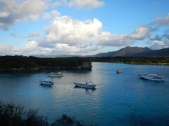 ☆川平湾☆

着いたのが５時過ぎ。遅すぎました。
世界有数の透明度を誇る海も陽が傾いてしまうと見所なしです。
