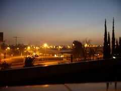 5日目の朝、セビリアのホテル「ホテル・ラ・モティーリャ」
部屋の窓からは綺麗な朝焼け。
