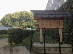 ドライブから帰ってきて、今度は徒歩で街を散策です。


まずは、宿泊した三条通りのホテルフジタ奈良のすぐ裏にある開花天皇陵を紹介します。


開花天皇陵

第９代の天皇の陵墓です。
「紀元前208年」という、まだ歴史と神話が入り混じった古代の天皇なので、実在しない伝説の天皇とする説もあるそうです。

