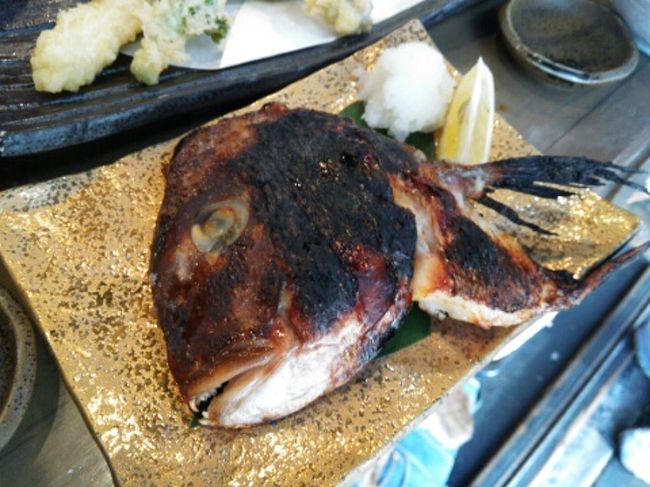 そして、さらに、誕生日サービスで、鯛のかま焼き。<br /><br />お店の、調理担当のおにいちゃん、とってもいい子です。