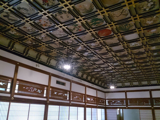 傘松閣<br /><br />天井画は、圧巻だった。<br />どれとして同じ絵はなく、四季折々の花たちが咲き誇っていた。