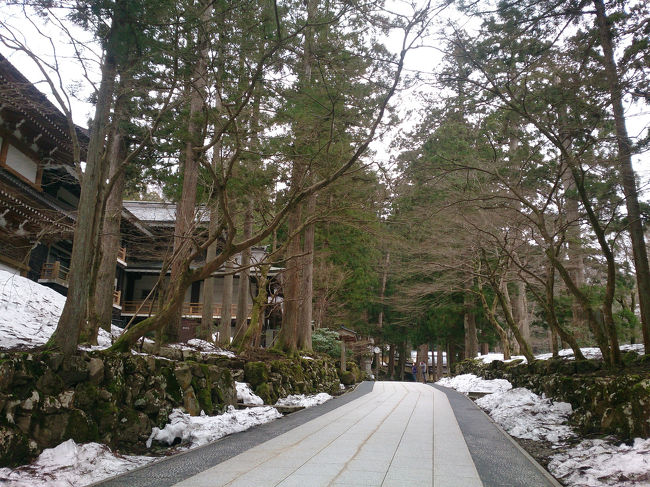 さて、次は石川県<br /><br />加賀温泉郷のひとつ山中温泉へと向かう。<br /><br />わりとすぐで早いチェックインになった。
