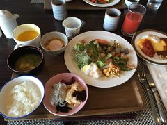 ☆ホテル・ビュッフェ☆

今日は和食を中心に盛ってみました。
ゆっくり朝食を食べて、ホテルをチェックアウト。