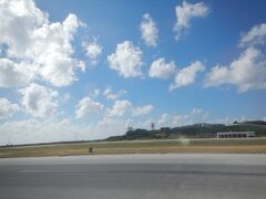 ☆那覇空港☆

定刻に那覇空港に到着