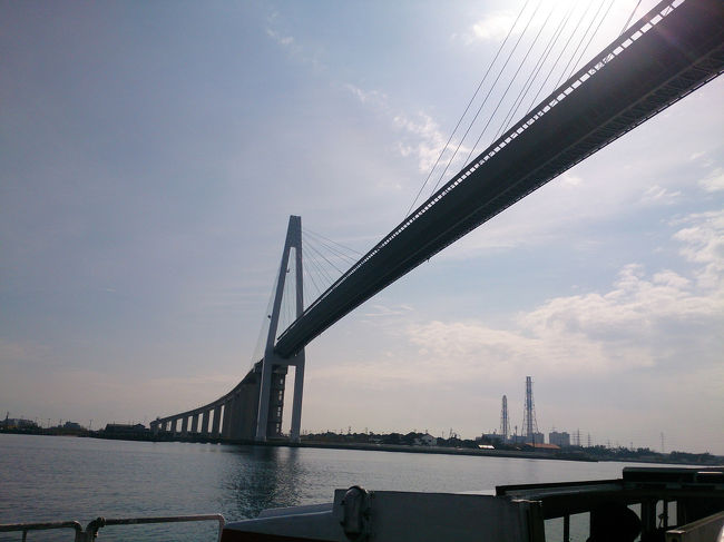 新湊大橋を通るとその先に立山連峰が見えるわけだなあ。<br /><br />雄大な景色だろう！