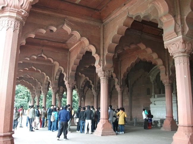 ラール・キラー（レッド・フォート）<br />一般謁見の間ディーワーネ・アーム（Diwan-i-Am）