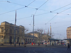 空港で予想外に時間がかかり電車もタイミングが悪く待ち時間が長かったり、
マインツ中央駅のコインロッカーにスーツケースを入れ駅から散策を始めたのは11時でした。
ホテルを9時前に出たのに！
この日ここにはもうすっかり雪は残っておらず観光しやすかったです。