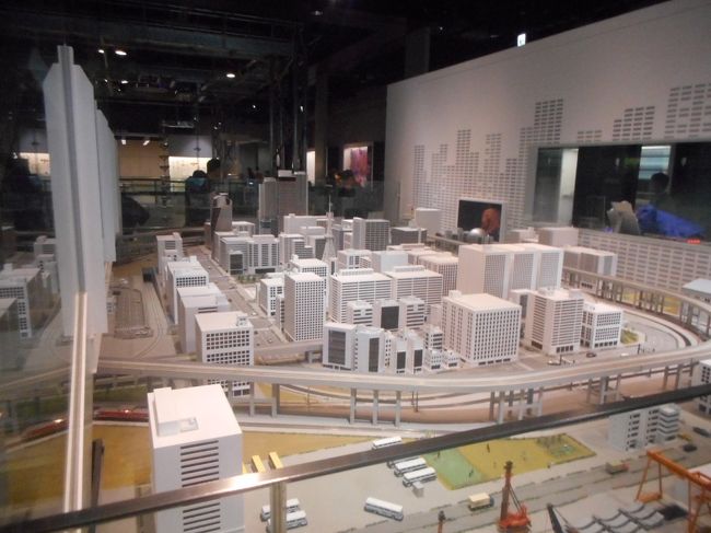 名古屋市科学館内の展示物です。<br />体験型が多く、小さな子供でも十二分に楽しめます。<br />嵌りすぎてプラネタリウムの時間に間に合わなくなるところでした。<br />