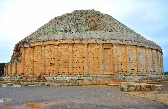 アルジェリアひと巡り 2マウレタニア王家の墓、シェルシェルの街、ティパサ遺跡