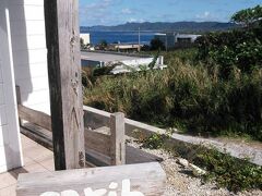 川平湾近くの海が見えるカフェに戻ってランチ
