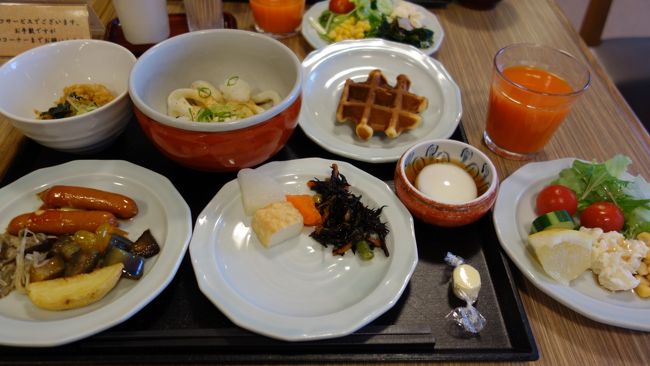 翌朝はお友達と一緒に朝ごはんを頂きます。<br /><br />品揃えは充分、美味しく頂きました。