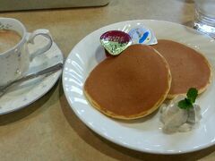 07:15　岡山空港発の飛行機に乗るため岡山空港へ。

レストランシャロンにて朝食。