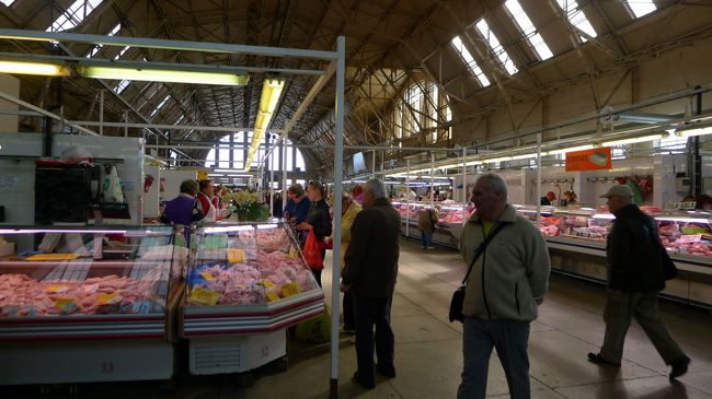 あとは、他の市場をひやかして買い物は終了。<br /><br />この市場には、おのぼりさん率いる団体さんも見学に来たりするけど、商売にならない人は基本、イヤがられている雰囲気かも…。