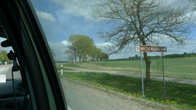 交渉が成立したら、スーツケースをトランクに入れていざ出発。<br /><br />そのまま荷物をもとられたら…と考え、一応、後部座席から運転手を隠し撮りするほどの警戒心（汗）。運転手さん、申し訳ないっ。