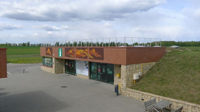 インフォメーションを通りすぎて、丘のすぐ横にタクシーを止めてくれたんだけど、十字架を買いたかったので、そこまで歩いて戻った。<br /><br />運転手さんに45分後に戻ることを伝えて、見学へ。運転手さんは慣れたもので、他のタクシー運転手と談笑して待っていた。<br /><br />