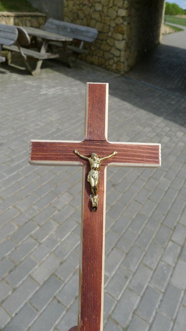 せっかくなので十字架を捧げようと、買ってみたのがこれ。３リタス（約100円）。