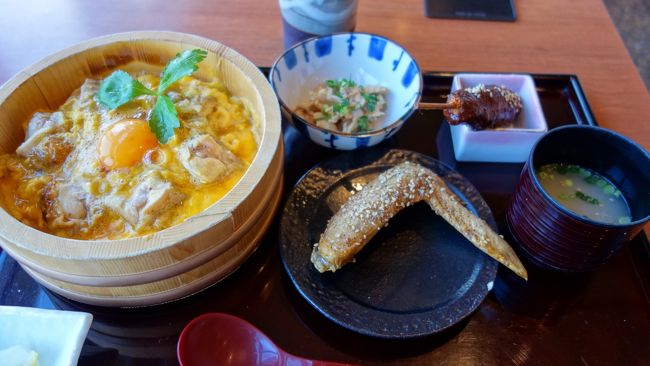 名古屋コーチンのラシックセット<br /><br />●名古屋コーチン親子丼<br />●手羽先唐揚げ<br />●味噌串カツ<br />●小鉢<br />●お漬物<br />●コラーゲンスープ<br /><br />とっても美味しかった〜！