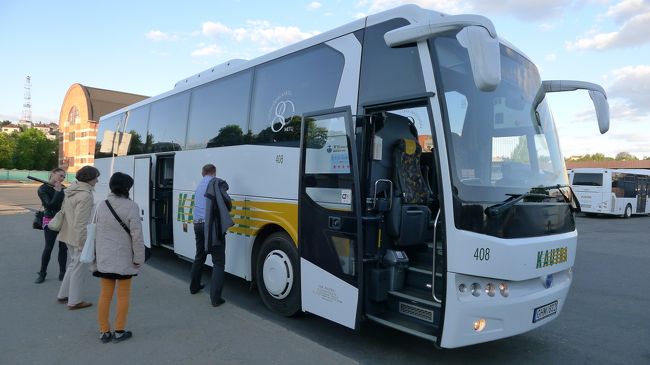 カウナスのバスターミナルに無事、到着。ただいまの時刻は19時40分すぎ。