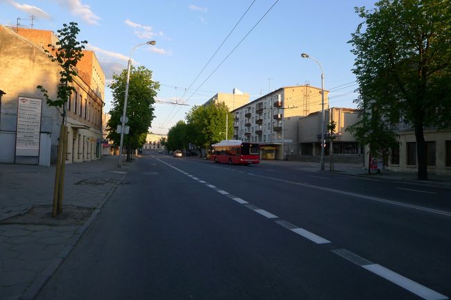 荷物を置いて、夜食をとるついでにカウナスの街を散策。<br /><br />ほとんど人が歩いていないので、ちょっと不気味な感じだった。