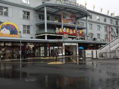 雨の熊本駅。