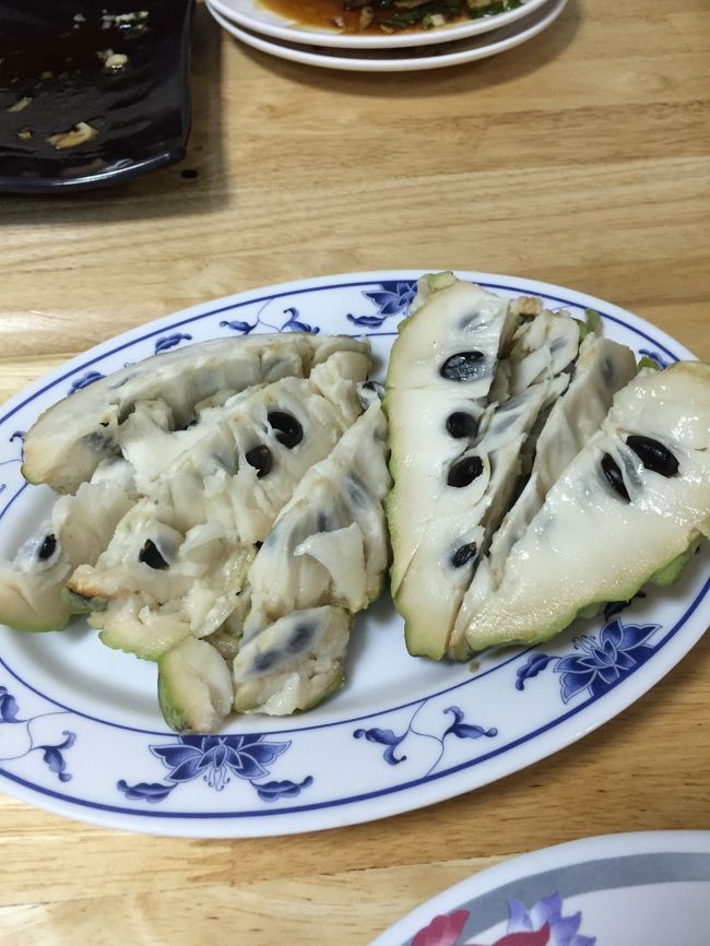 カスタードフルーツって言ってました！釈迦頭！<br />めっちゃおいしい！濃厚〜<br /><br />オーストラリア国籍の家族の皆さんから少しいただきました。