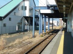 寒川駅構内のここには空き地となっていますが線路があったのと思います。
