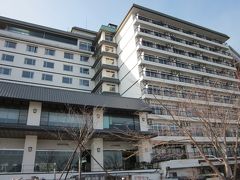 今夜の宿は野口観光「洞爺湖畔亭」、昭和の香りが佇む大型ホテルで団体客御用達と言った感じですね?…。
ここも倒産したホテルに救いの手を差し伸べて、再生したホテルです。

＊詳細はクチコミでお願いします