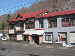 バス停向かいの旅館「かわせみ」さんですが、確か以前は横山旅館だったと思いますが？…、レトロチックな外観だったのでその記憶がね？…。

長流川に面した露天風呂が好評だと聞いてます。