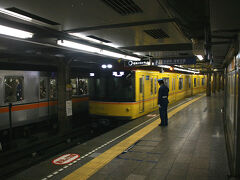 上野駅までのんびり歩いたらここからは地下鉄で。お、銀座線の新しい電車初めて乗る！