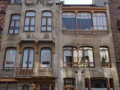 次も既出です。アール・ヌーヴォーの邸宅見学では一番有名なオルタ邸。

⑱『オルタ邸』 
1901年 オルタ作 
('Maison Horta' V.Horta)

アール・ヌーヴォーは産業革命以来の工業化で市民の生活が無機質になったことに反省を促す自然回帰運動です。オルタ邸ではそれが顕著に見られます。

＜参考資料＞
Françoise Aubry 'Het Hortamuseum Sint Gillis, Brussel'
