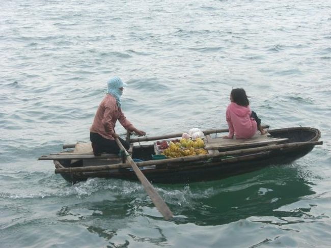 ハロン湾クルーズ、バナナ売ってた！