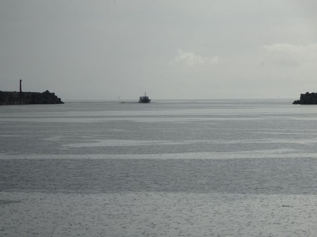 最終日<br />午前中の高速船で石垣島に戻ります。<br /><br />晴れていたのに急に雨が降ってきました。