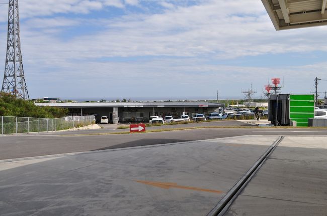 空港のガソリンスタンドから直接、レンタカー返却オフィスに入れます。<br />16時まででしたが10分前に無事返却。