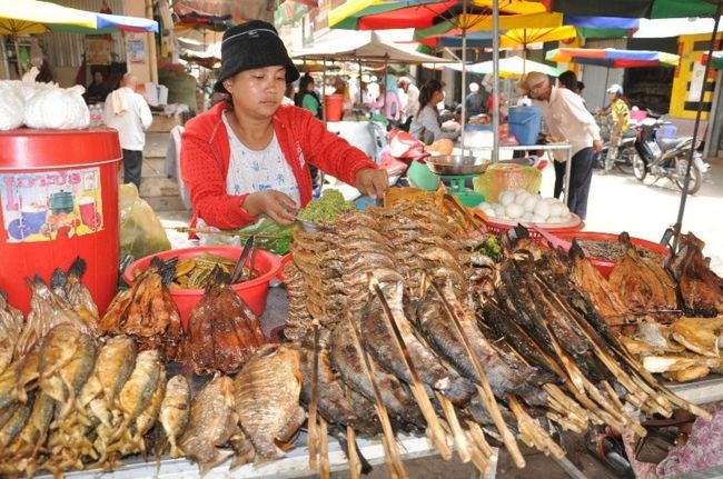 クラチエマーケットの焼鳥を売っている。