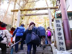 伊香保神社近辺はひとひとひと！

日本語じゃない言葉も多かったですけれど＾＾；
みんなで神社参拝するのですね