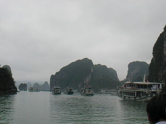 たくさんの島がハロン湾にります。その形が独特です。