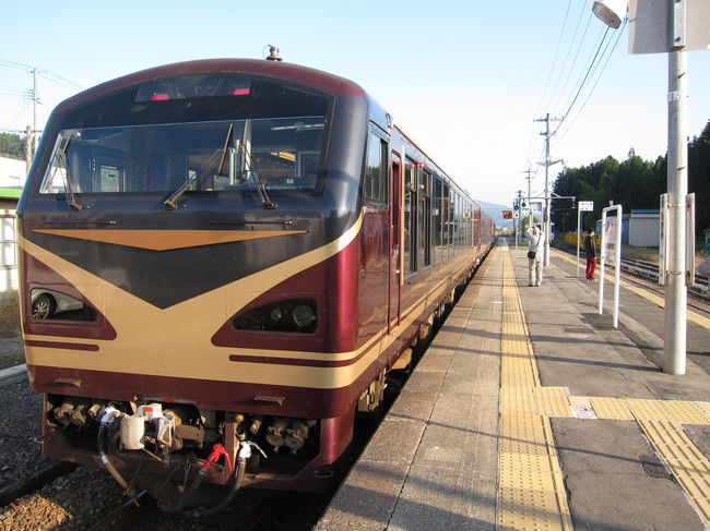 なかなかシックな外観の車両のリゾートみのり