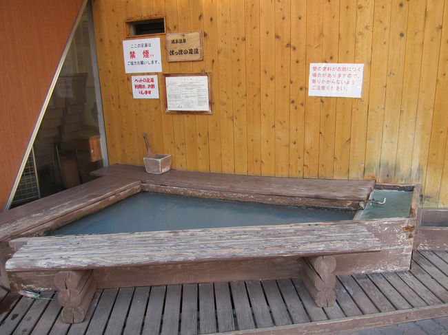 鳴子温泉駅で途中下車。駅前に足湯があります。