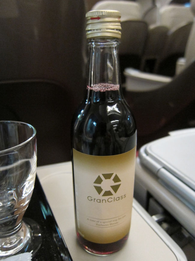 2日間の旅の終わりで、ちょっと疲れ気味ですが、折角の飲み放題ですから、順に頼むことにします。<br />まずは赤ワイン。なかなかいけます。