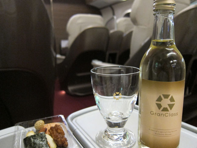 次は白ワイン。これも美味しいです。<br />グラスはちゃんとガラスです。